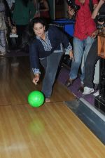 Mona Ambegaonkar at the Celebration of the Completion Party of 100 Episodes of PARVARISH�..kuch khatti kuch meethi in bowling alley on 7th April 2012.JPG