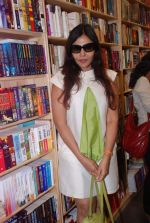 Nisha Jamwal at the launch of book Women and the Weight Loss by Rujuta Diwekar on 9th April 2012 (71).JPG