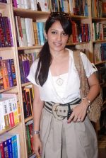 at the launch of book Women and the Weight Loss by Rujuta Diwekar on 9th April 2012 (29).JPG