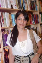 at the launch of book Women and the Weight Loss by Rujuta Diwekar on 9th April 2012 (31).JPG