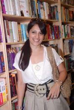 at the launch of book Women and the Weight Loss by Rujuta Diwekar on 9th April 2012 (33).JPG