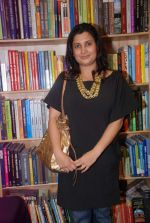 at the launch of book Women and the Weight Loss by Rujuta Diwekar on 9th April 2012 (37).JPG