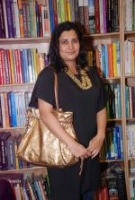 at the launch of book Women and the Weight Loss by Rujuta Diwekar on 9th April 2012 (38).JPG