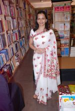 at the launch of book Women and the Weight Loss by Rujuta Diwekar on 9th April 2012 (49).JPG