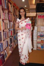 at the launch of book Women and the Weight Loss by Rujuta Diwekar on 9th April 2012 (60).JPG