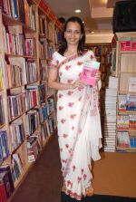 at the launch of book Women and the Weight Loss by Rujuta Diwekar on 9th April 2012 (63).JPG