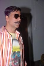 Akshay Kumar on the sets of Dance India Dance to promote Rowdy Rathore in Famous Studio on 10th April 2012 (11).JPG
