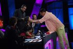 Akshay Kumar on the sets of Dance India Dance to promote Rowdy Rathore in Famous Studio on 10th April 2012 (27).JPG