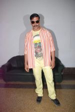 Akshay Kumar on the sets of Dance India Dance to promote Rowdy Rathore in Famous Studio on 10th April 2012 (6).JPG