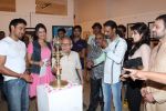 Payal Rohatgi, Sagarika Ghatge at Vishwa Sahni art exhibition in Jehangir Art Gallery, Mumbai on 11th April 2012 (34).JPG
