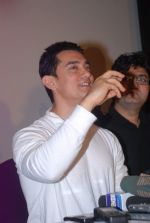 Aamir Khan at Satyamev Jayate press meet in Mumbai on 13th April 2012 (133).JPG