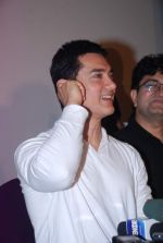 Aamir Khan at Satyamev Jayate press meet in Mumbai on 13th April 2012 (135).JPG