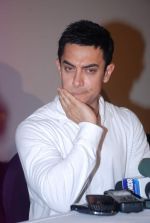 Aamir Khan at Satyamev Jayate press meet in Mumbai on 13th April 2012 (151).JPG