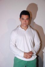 Aamir Khan at Satyamev Jayate press meet in Mumbai on 13th April 2012 (186).JPG