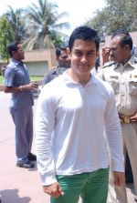 Aamir Khan at Satyamev Jayate press meet in Mumbai on 13th April 2012 (31).JPG