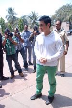 Aamir Khan at Satyamev Jayate press meet in Mumbai on 13th April 2012 (38).JPG