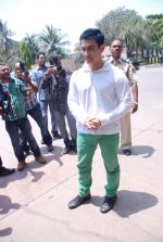Aamir Khan at Satyamev Jayate press meet in Mumbai on 13th April 2012 (39).JPG