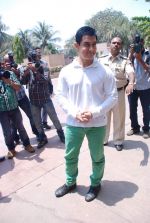 Aamir Khan at Satyamev Jayate press meet in Mumbai on 13th April 2012 (41).JPG