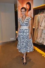 Dia Mirza at the launch of Anita Dongre_s store in High Street Phoenix on 12th April 2012 (169).JPG