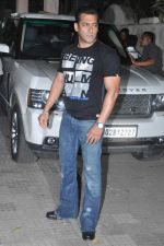 Salman Khan at Bitto Boss spl screening at Ketnav, Mumbai on 13th April 2012 (33).jpg