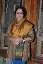 Tanvi Azmi at the launch of Uttara & Adwait furniture art exhibition in Mumbai on 12th April 2012 (9).JPG