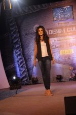 Monica Dogra at the Grand Finale of GRAZIA Denim Cult Fashion Show in DLF Place Saket on 14th April 2012 (1).jpg