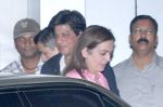 Shahrukh Khan, Nita Ambani arrives back from NY in Santacruz, Mumbai on 14th April 2012 (12).JPG