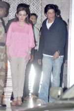 Shahrukh Khan, Nita Ambani arrives back from NY in Santacruz, Mumbai on 14th April 2012 (16).JPG