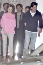 Shahrukh Khan, Nita Ambani arrives back from NY in Santacruz, Mumbai on 14th April 2012 (17).JPG
