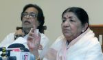 Lata Mangeshkar with Family in Press Conference at their residence Prabhu Kunj for Master Dinanath Award Announcement on 14th April 2012 (3).jpg