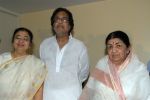 Lata Mangeshkar with Family in Press Conference at their residence Prabhu Kunj for Master Dinanath Award Announcement on 14th April 2012 (5).jpg