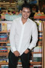 Sushant Singh Rajput at Bollywood Striptease book reading in Landmark, Mumbai on 16th April 2012 (7).JPG