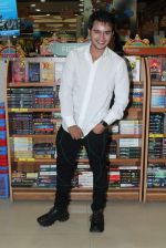 Sushant Singh Rajput at Bollywood Striptease book reading in Landmark, Mumbai on 16th April 2012 (9).JPG