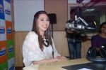Karisma Kapoor at radio city event in Mumbai on 17th April 2012 (29).JPG