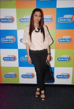 Karisma Kapoor at radio city event in Mumbai on 17th April 2012 (5).JPG