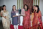 Shobha De at the launch of Soha Parekh_s Sari - Splendour In Thread in Mumbai on 18th April 2012 (41).JPG