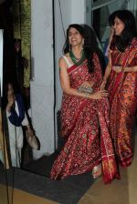 Shobha De at the launch of Soha Parekh_s Sari - Splendour In Thread in Mumbai on 18th April 2012 (44).JPG