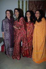 Shobha De at the launch of Soha Parekh_s Sari - Splendour In Thread in Mumbai on 18th April 2012 (57).JPG