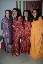 Shobha De at the launch of Soha Parekh_s Sari - Splendour In Thread in Mumbai on 18th April 2012 (58).JPG