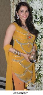 Isha Koppikar at the Engagement ceremony of Arjun Hitkari with Gayatri on 19th April 2012.jpg