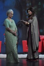 Waheeda Rehman, Raveena Tandon on Raveena_s NDTV chat show in Yashraj on 19th April 2012 (32).JPG