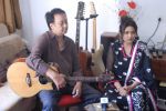 Bhupinder Singh and Mitali Singh at rehersal for the upcming music album Aksar on 22nd April 2012 (2).JPG