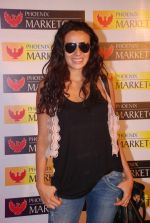 Pia Trivedi at Phoenix Market City Kurla in Mumbai on 21st April 2012 (33).JPG