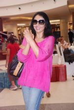 Suchitra Krishnamurthy at Phoenix Market City Kurla in Mumbai on 21st April 2012 (57).JPG