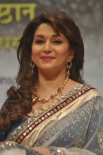 Madhuri Dixit at Dinanath Mangeshkar awards in Mumbai on 24th April 2012 (85).JPG