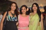 Divya Dutta, BHagyashree, Krishika Lulla at the launch of Bhagyashree_s store in Juhu, Mumbai on 25th April 2012 (70).JPG