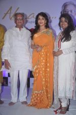 Madhuri Dixit, Gulzar, Mitali Singh at Gulzar_s Aksar album launch in ITC Grand Maratha, Mumbai on 25th April 2012 (183).JPG