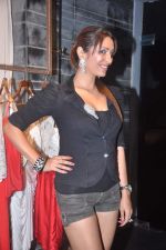 Pooja Misra at Shantanu Nikhil store launch in Bandra, Mumbai on 26th April 2012 (95).JPG