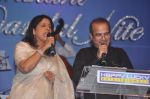 Kavita Krishnamurthy, Suresh Wadkar at Laxmikant Pyarelal nite in Mum on 27th April 2012 (38).JPG
