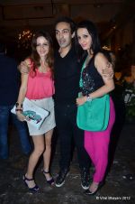 Suzanne Roshan, Anu Dewan at Mozez Singh collection launch in Good Earth on 28th April 2012 (233).JPG